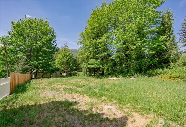 7945 Santa Fe Trail, Maple Falls, WA 98266