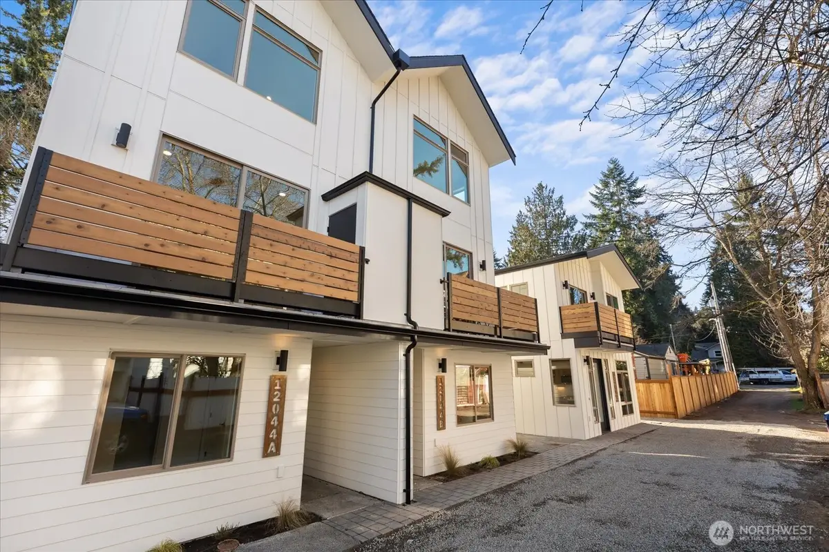 12044 Hiram Place Ne #B, Seattle, WA 98125 - #1