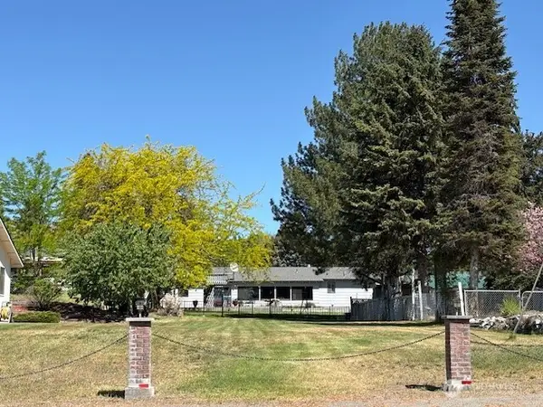 23 W Hale Avenue, Omak, WA 98841