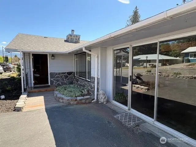 23 W Hale Avenue, Omak, WA 98841 - #3
