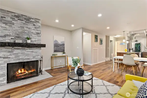 17014 NE 80th Street #C6, Redmond, WA 98052