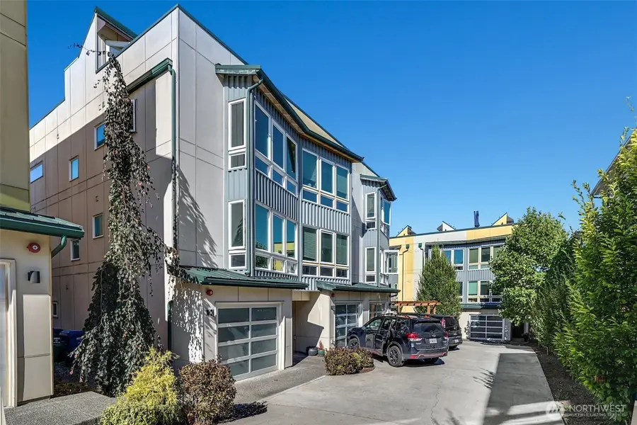 7526 43rd Avenue S, Seattle, WA 98118 - #3