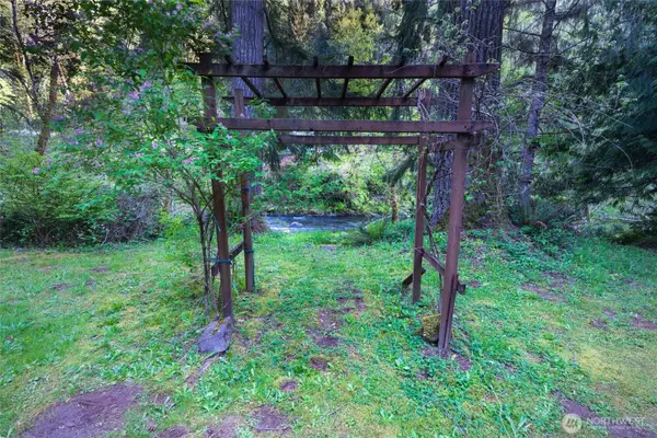 8214 Rose Valley Road, Kelso, WA 98626