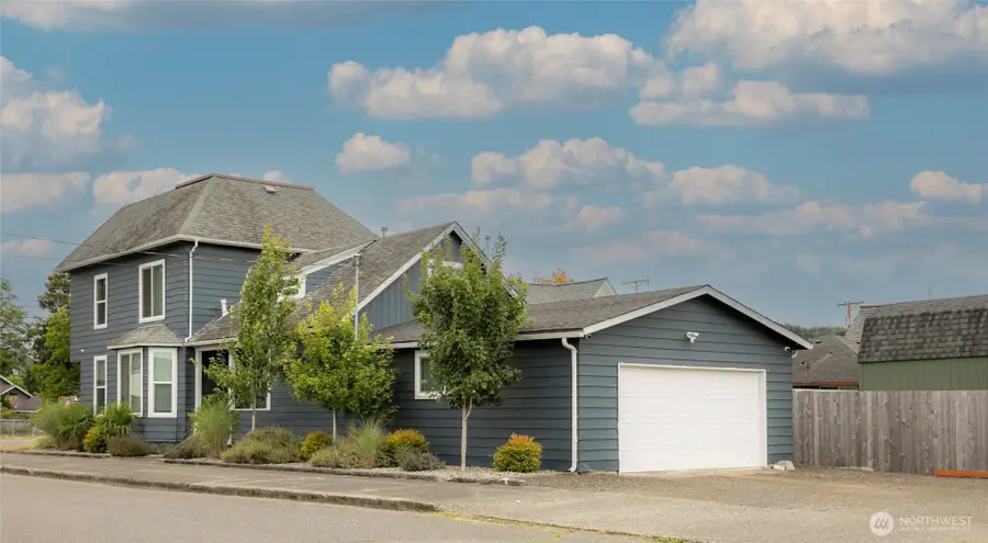 802 Eklund Avenue, Hoquiam, WA 98550 - #2