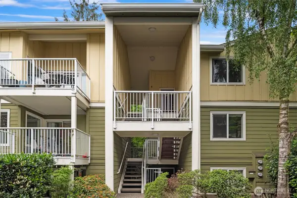 300 N 130th Street #8-202, Seattle, WA 98133