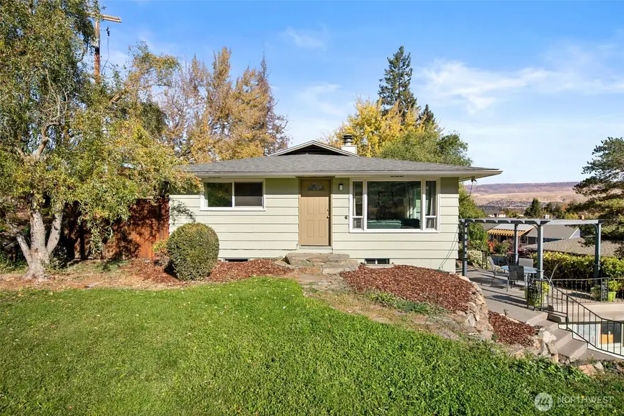 1216 Crawford Avenue, Wenatchee, WA 98801 - #2