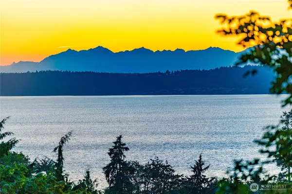 28601 13th Avenue S, Federal Way, WA 98003