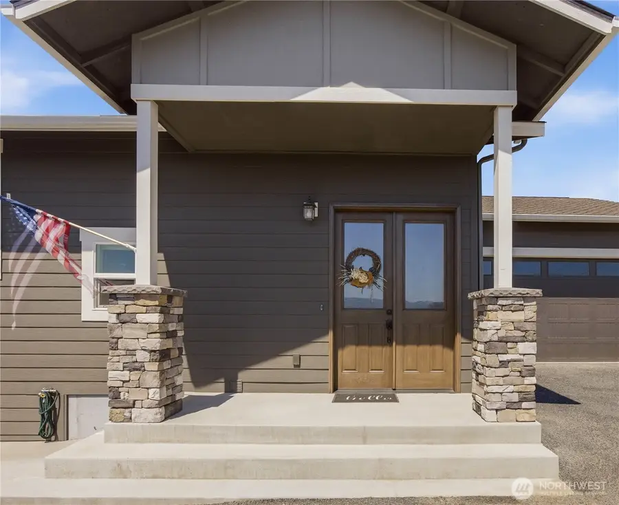 827 Madeleine Court, East Wenatchee, WA 98802 - #2