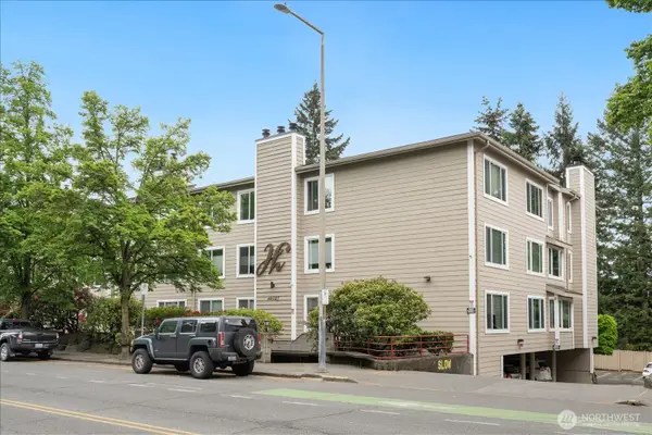 12027 15th Avenue Ne #305, Seattle, WA 98125