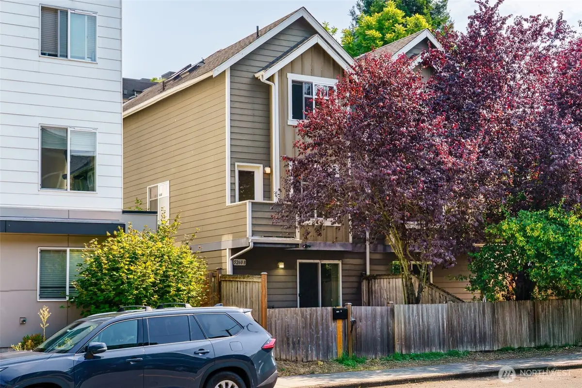 5260 Brooklyn Avenue Ne, Seattle, WA 98105 - #1