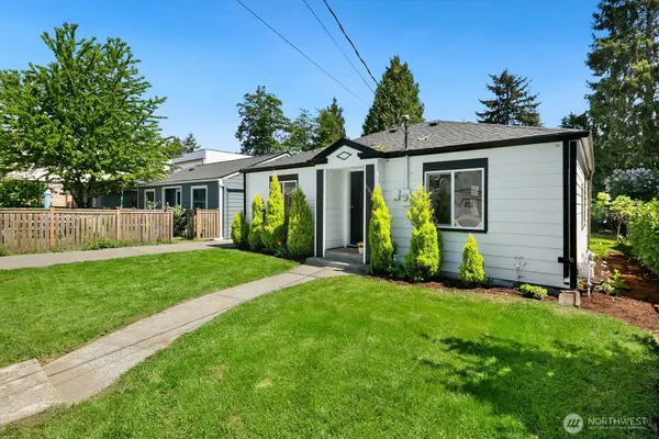 9032 15th Avenue Sw, Seattle, WA 98106