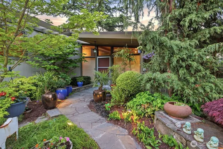 2514 Shoreland Drive S, Seattle, WA 98144 - #2