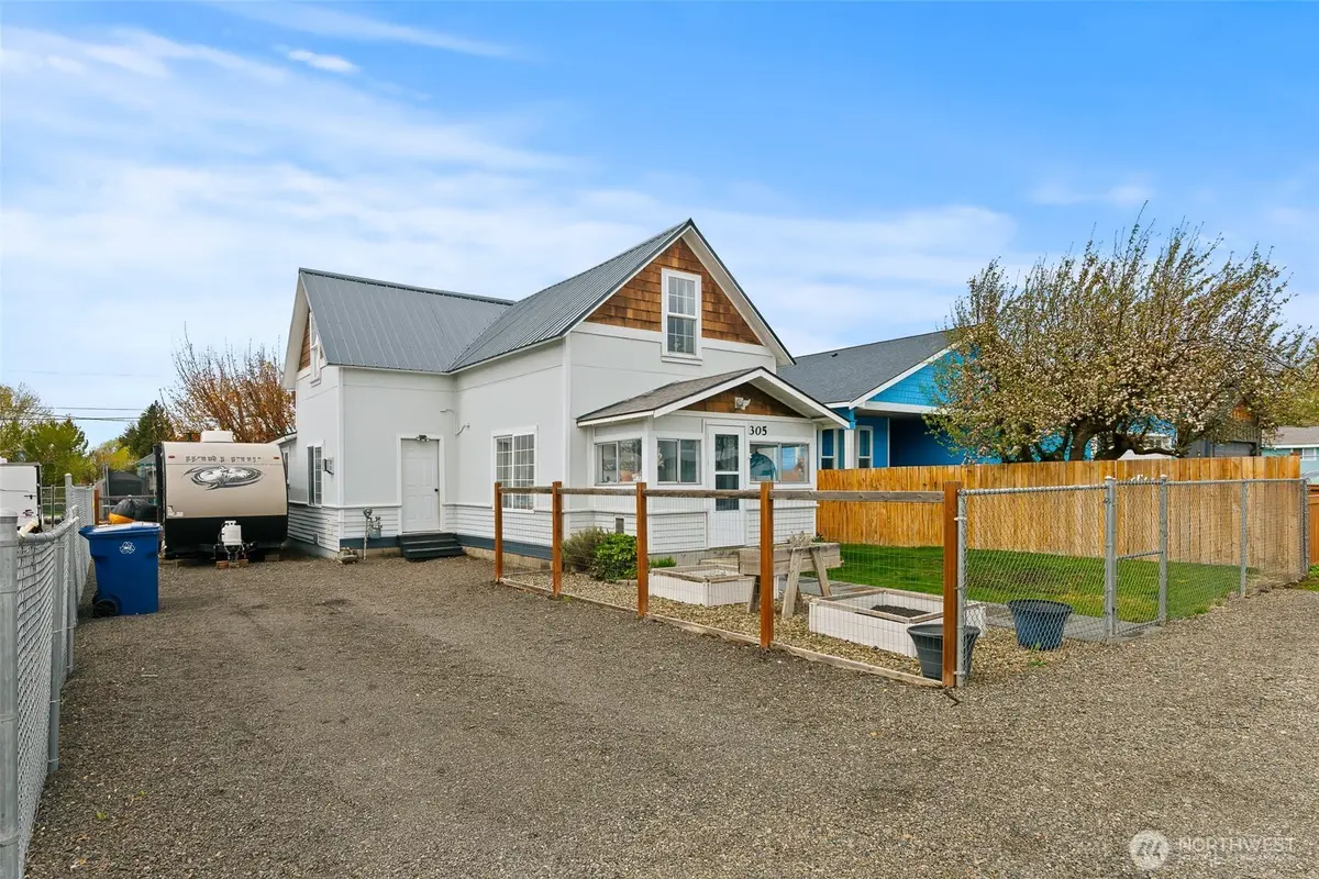 305 N Clark Street, Kittitas, WA 98934 - #1