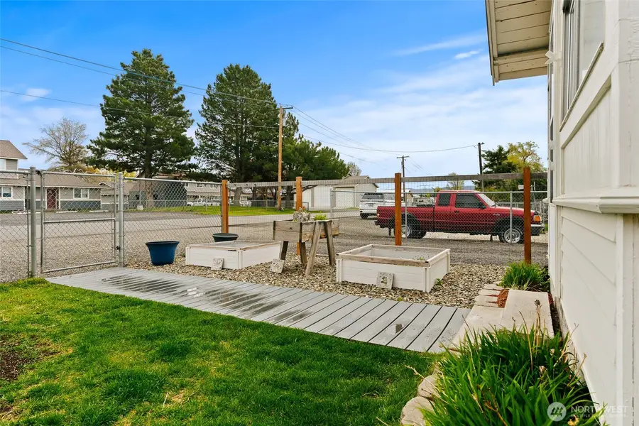 305 N Clark Street, Kittitas, WA 98934 - #3
