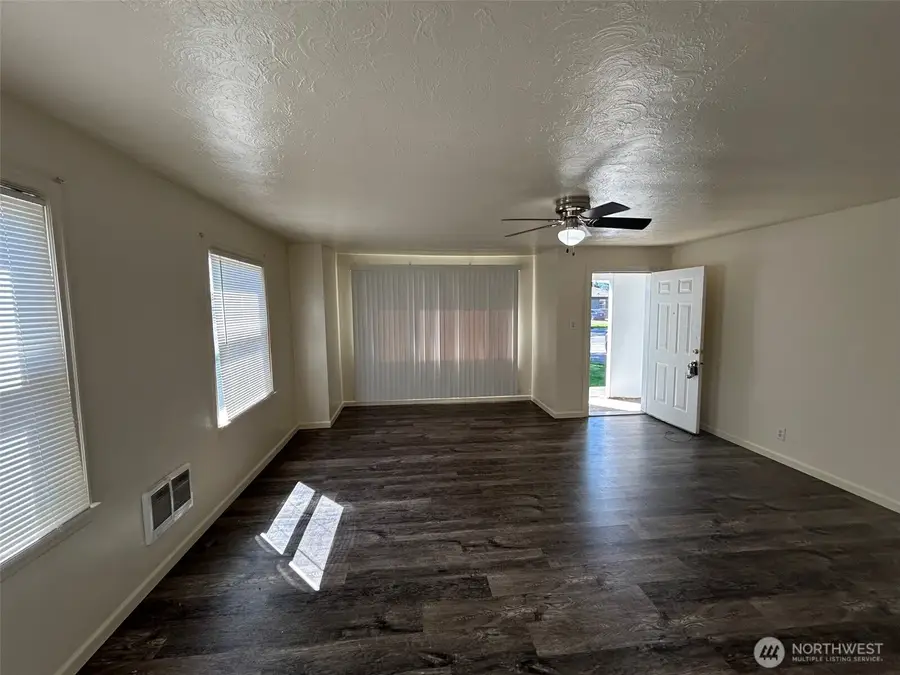 2914 Washington Way, Longview, WA 98632 - #3