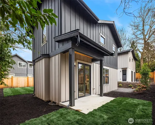 817 18th Avenue W, Kirkland, WA 98033