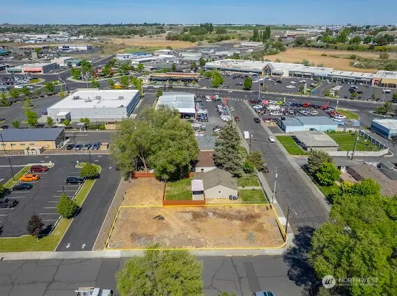 402 E Walnut Avenue, Moses Lake, WA 98837 - #1