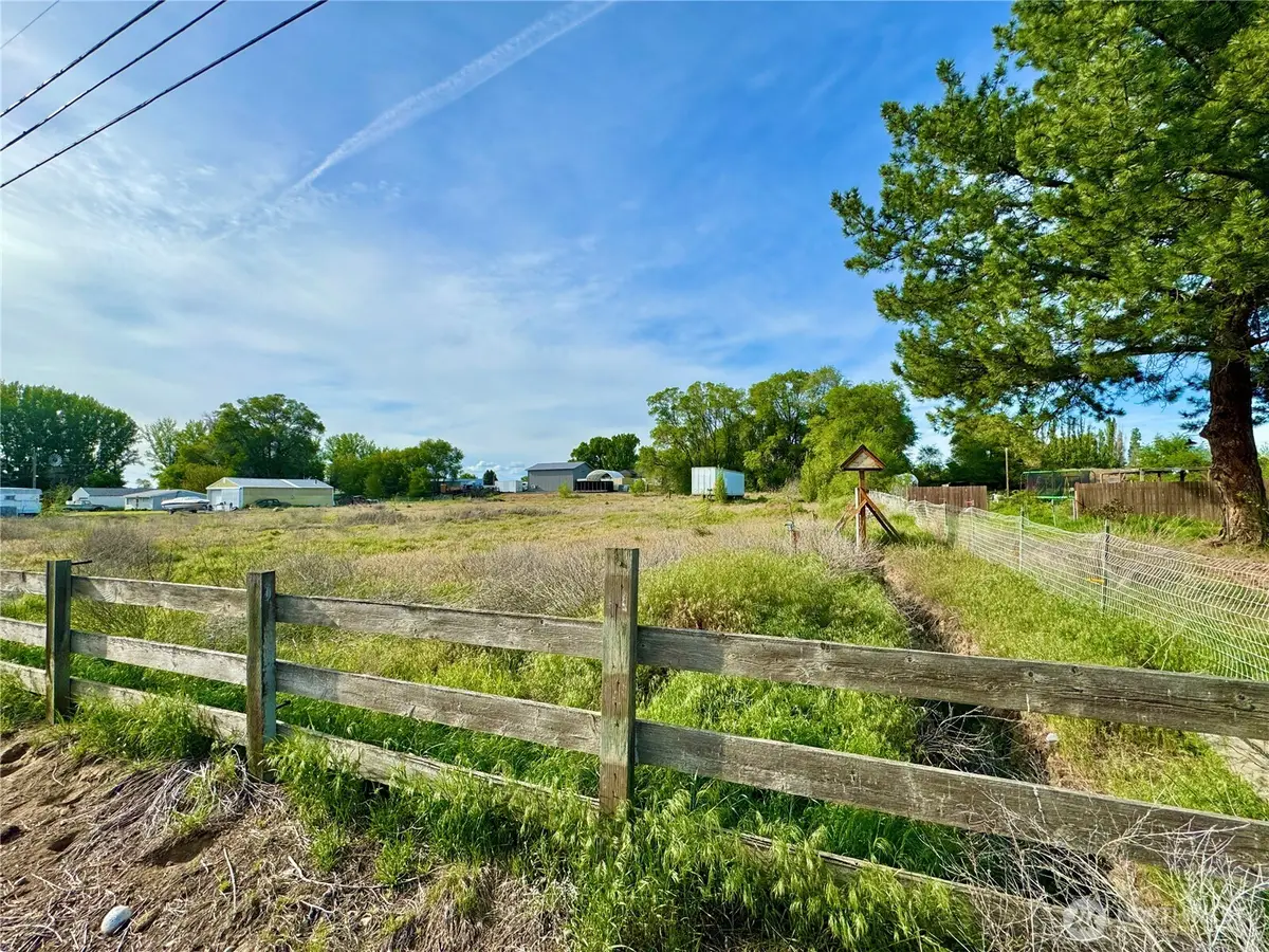 7566 Rainier Road Ne, Moses Lake, WA 98837 - #1
