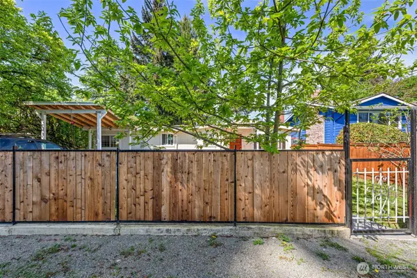 13721 37th Avenue Ne, Seattle, WA 98125