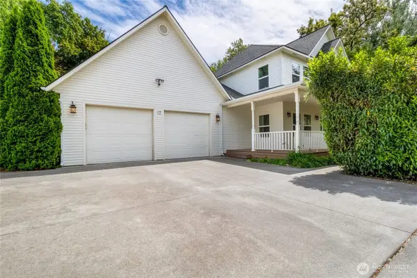 17 SW Homestead Avenue, College Place, WA 99324