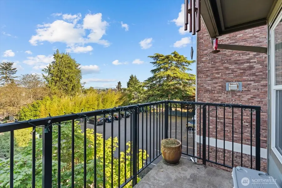 7814 Greenwood Avenue N #205, Seattle, WA 98103 - #3