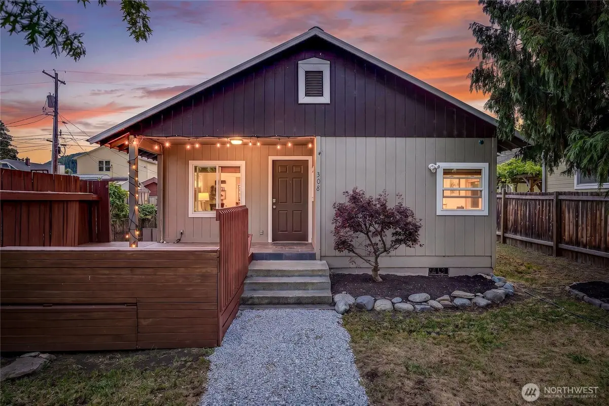 308 Riverside Drive, Cashmere, WA 98815 - #1