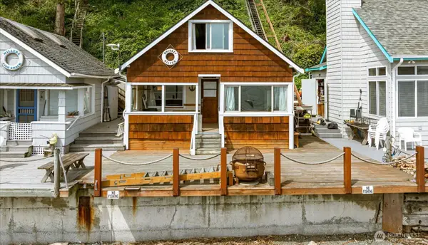 8339 Franklin Road, Clinton, WA 98236