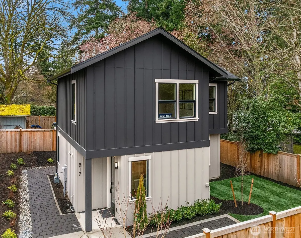 817 18th Avenue W, Kirkland, WA 98033 - #1