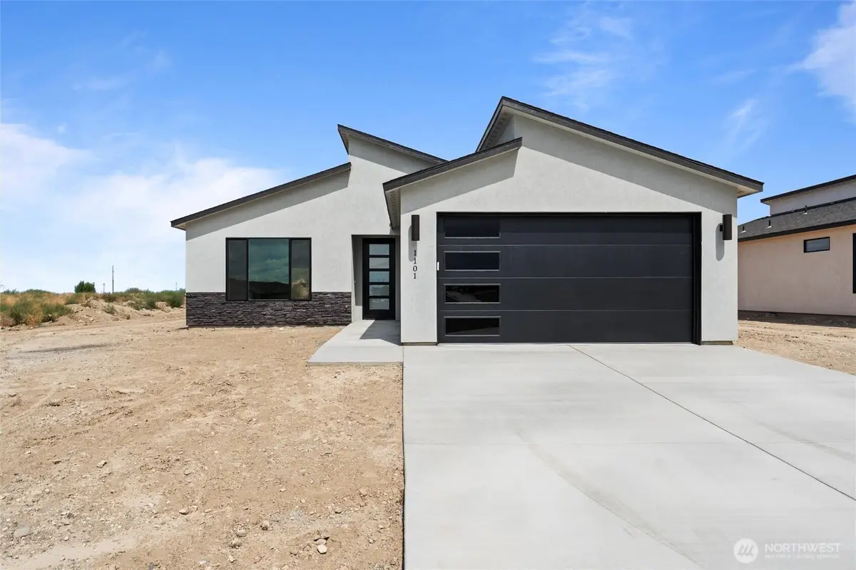 1219 E Mt Hood Street, Othello, WA 99344 - #1
