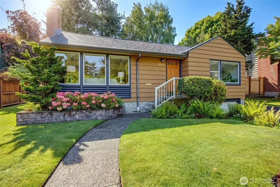 8232 39th Avenue Ne, Seattle, WA 98115 - #2