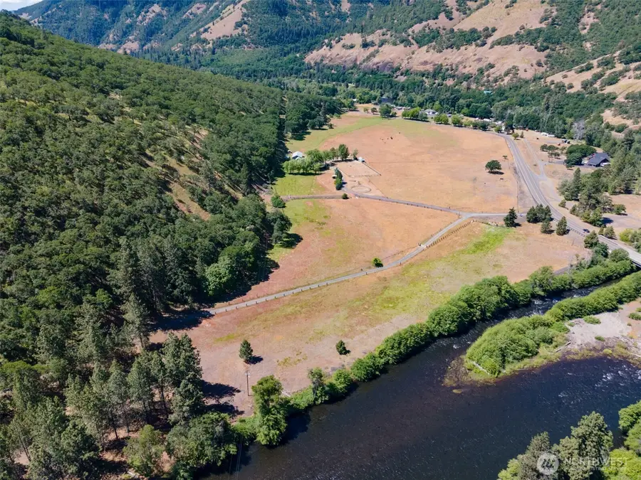 992 Highway 142 E, Lyle, WA 98635 - #2