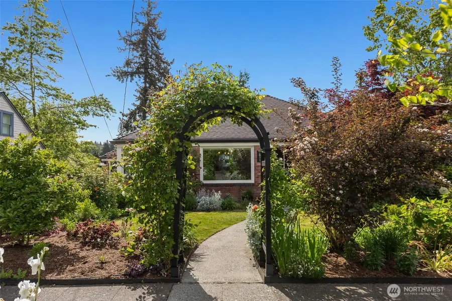 3811 39th Avenue S, Seattle, WA 98118 - #2