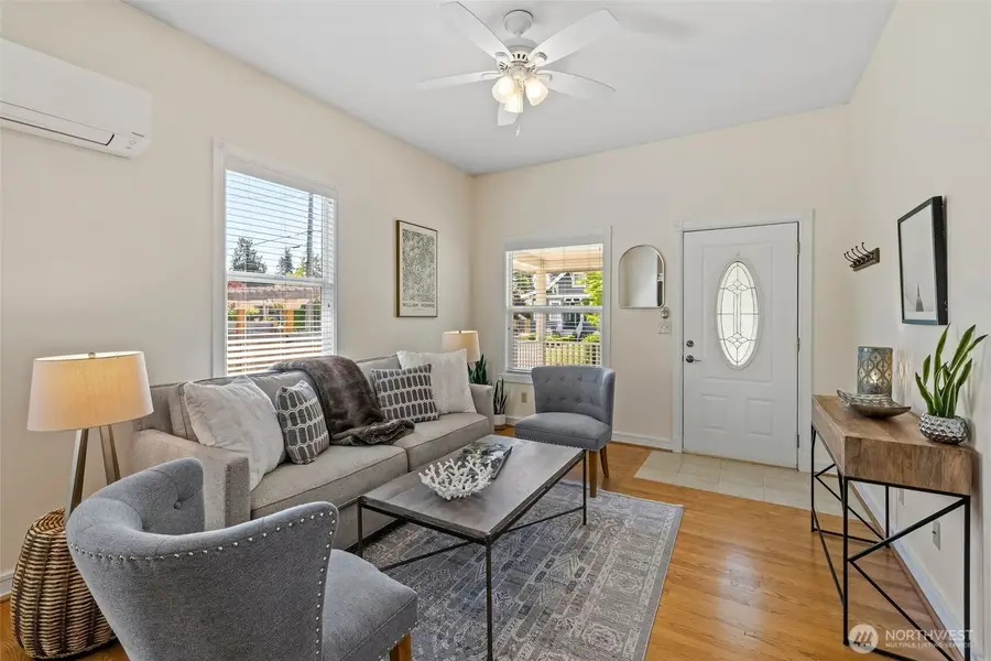 3228 39th Avenue Sw, Seattle, WA 98116 - #3