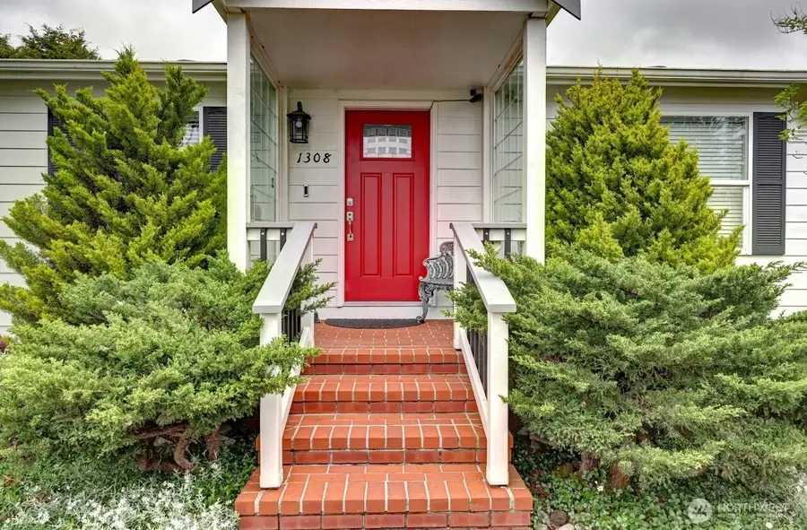 1308 N Washington Avenue, Long Beach, WA 98631 - #2