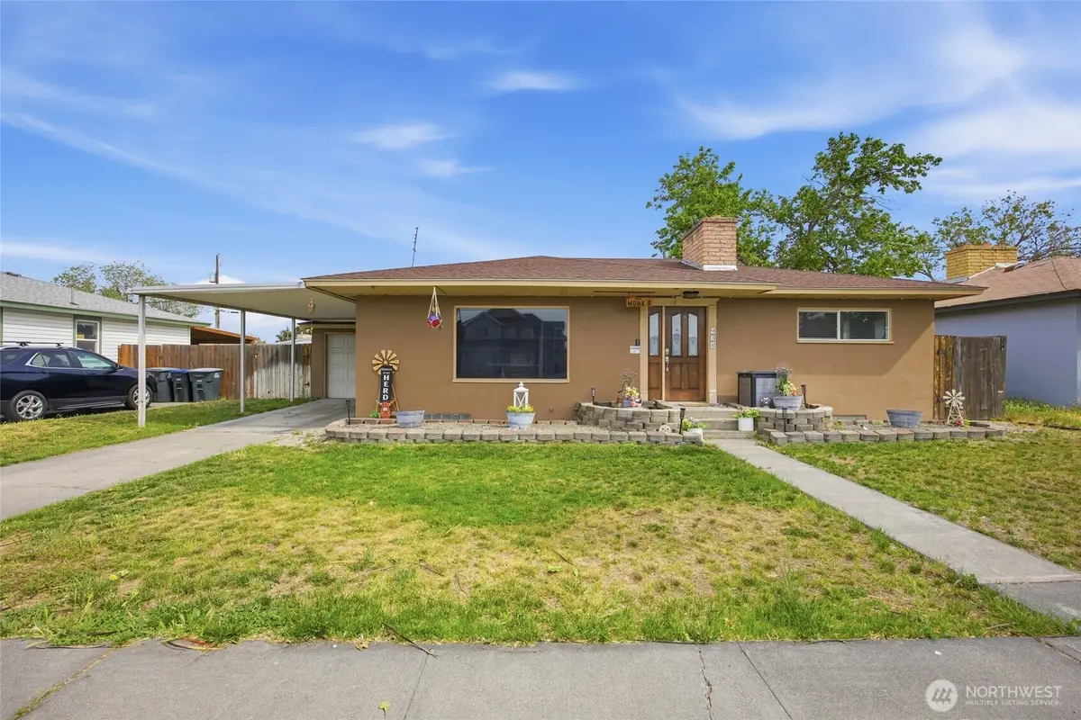 938 E Hill Avenue, Moses Lake, WA 98837 - #1