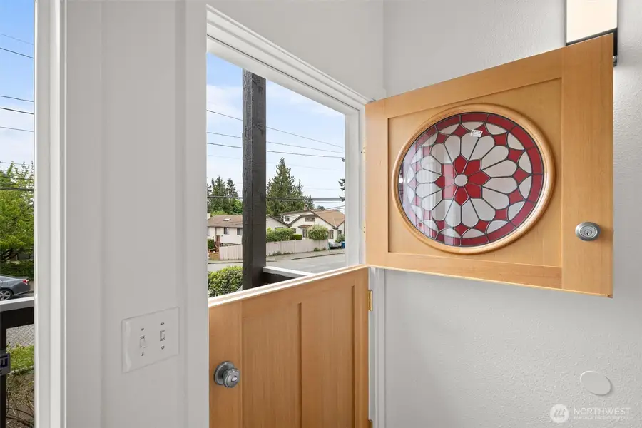 8803 15th Avenue Ne, Seattle, WA 98115 - #2