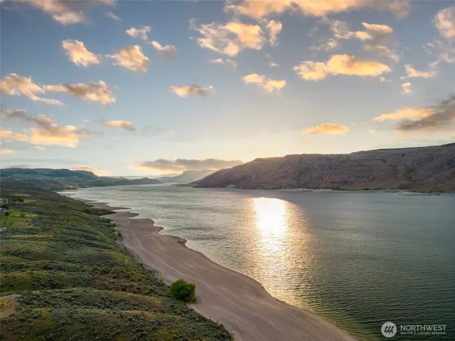 4205 E Plum Pt, Grand Coulee, WA 99133 - #2