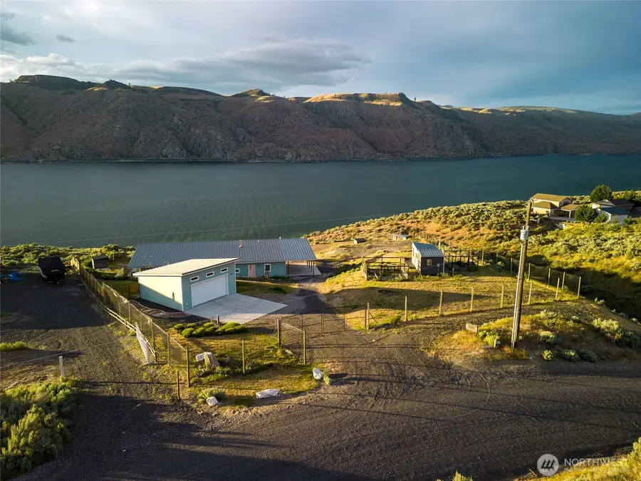 4205 E Plum Pt, Grand Coulee, WA 99133 - #3