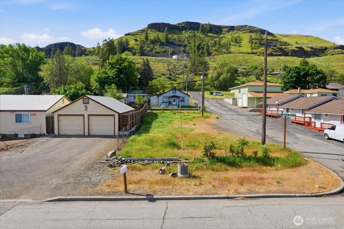 300 E Grand Coulee Avenue, Grand Coulee, WA 99133 - #1