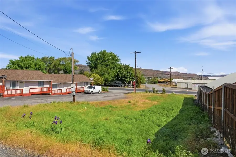 300 E Grand Coulee Avenue, Grand Coulee, WA 99133 - #3