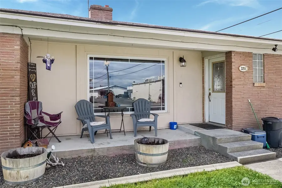 320 S Gumwood Street, Moses Lake, WA 98837 - #3