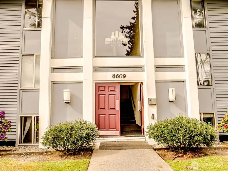 8609 Zircon Drive Sw #E2, Lakewood, WA 98498 - #3
