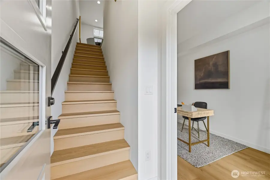 3817 Fremont Avenue N, Seattle, WA 98103 - #3