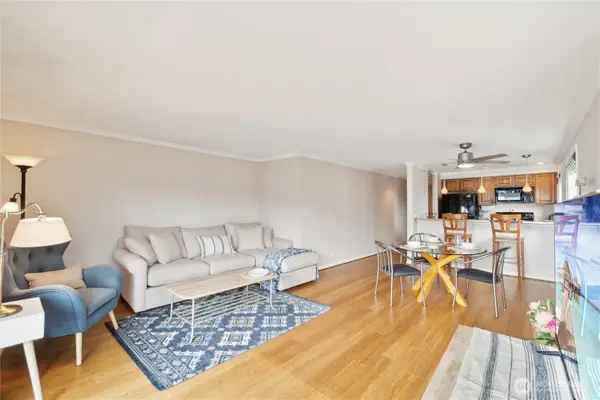 4222 Beach Drive Sw #202, Seattle, WA 98116
