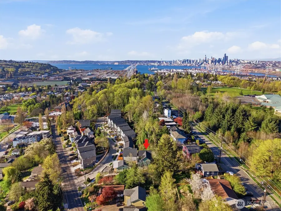 4586 22nd Avenue Sw, Seattle, WA 98106 - #2