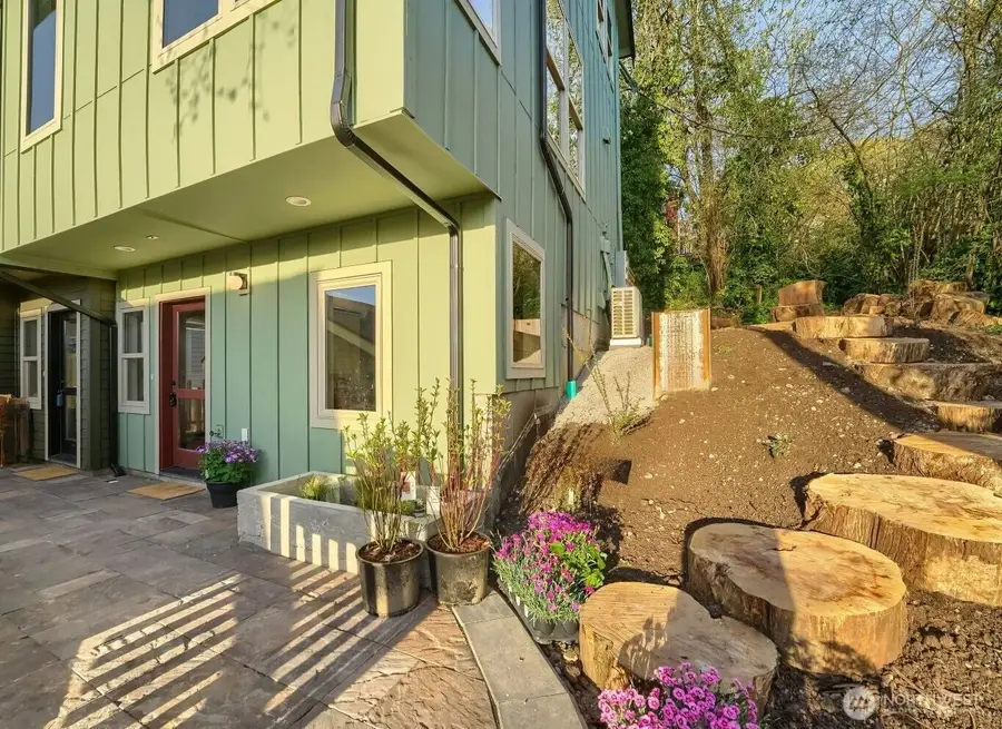 4586 22nd Avenue Sw, Seattle, WA 98106 - #3