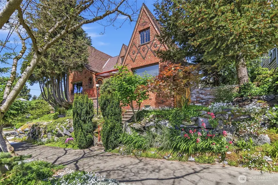 3002 NE 57th Street, Seattle, WA 98105 - #3