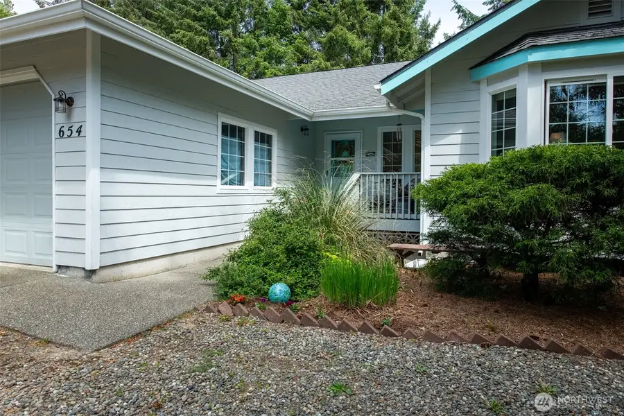 654 Woodland Loop Ne, Ocean Shores, WA 98569 - #3