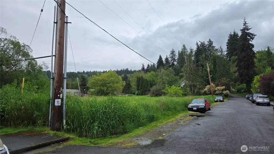 1215 9th Street Se #1, Puyallup, WA 98372 - #3