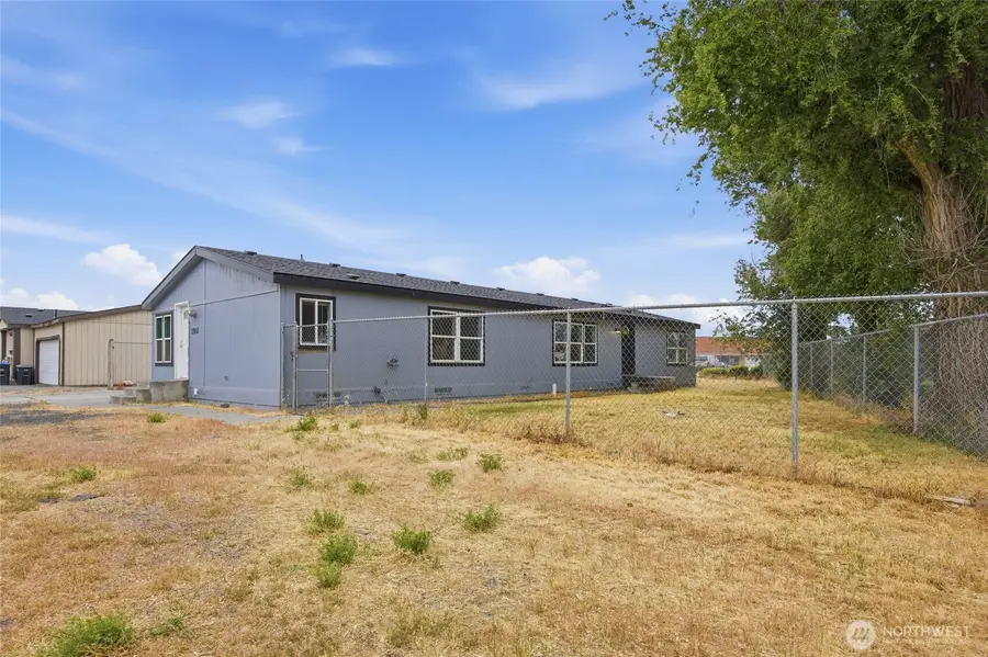 1702 W Bemis Street, Moses Lake, WA 98837 - #2